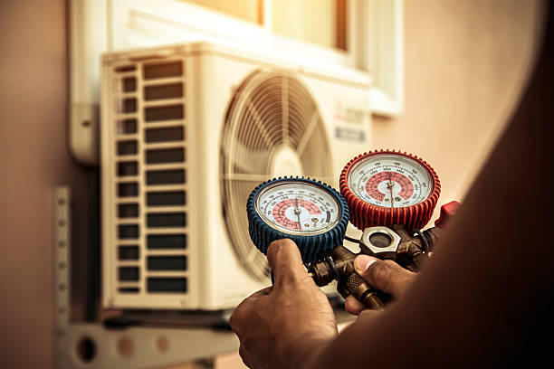 Professional Hvac technician working in Mountain Center, CA